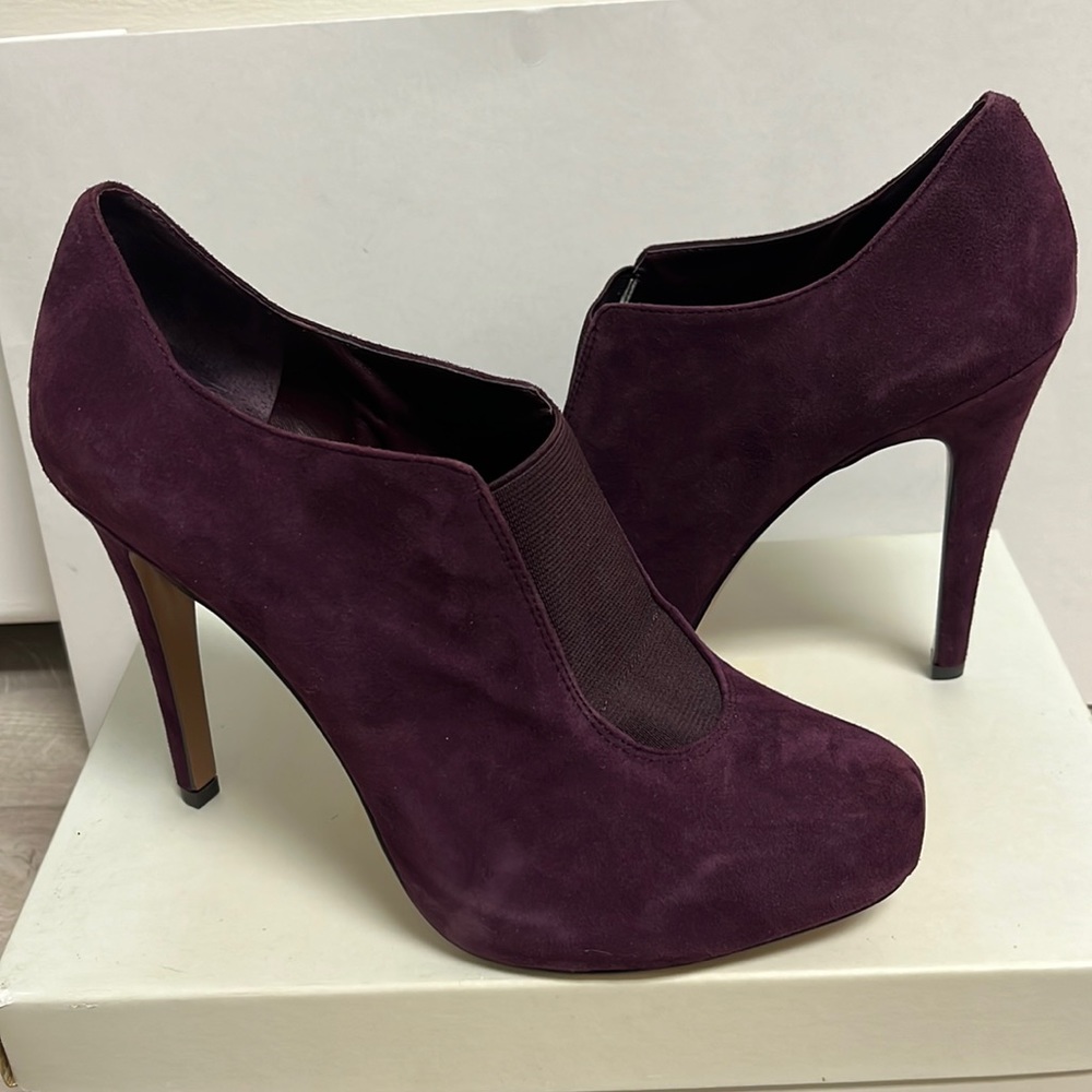 BCBG Generation Priyah Suede Heels Size 8.5M